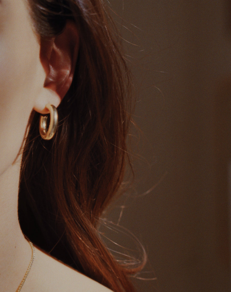 MEDIUM HOOP EARRING ( Silver)