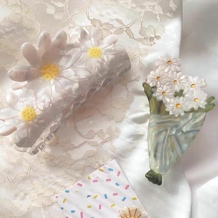 Daisy Bouquet Hair Claw by Veronique