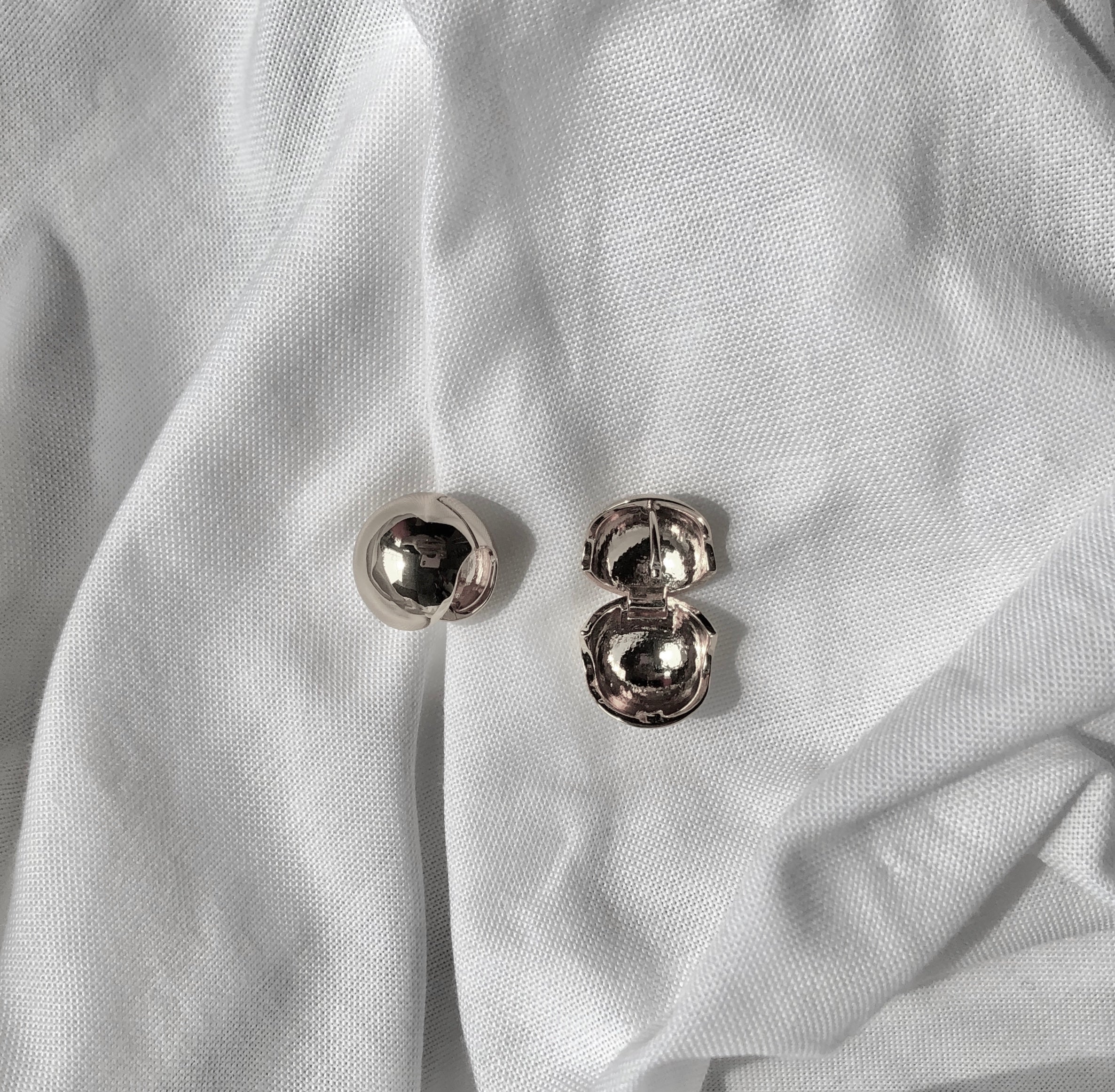 Ball Earrings in 925 Silver by Veronique