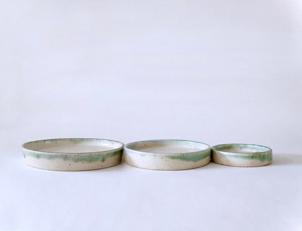 Serving Plates set of 3(Outline of horizons) by Vivian Lam